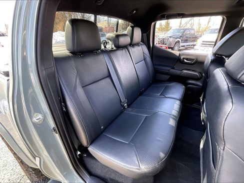 Used 2022 Toyota Tacoma TRD Sport w/ TRD Premium Sport Package image 17