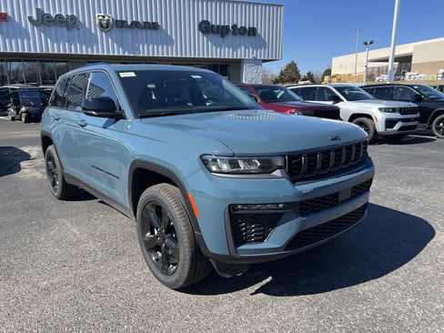 New 2026 Jeep Grand Cherokee Limited w/ Limited Altitude Package AWD/4WD image 3