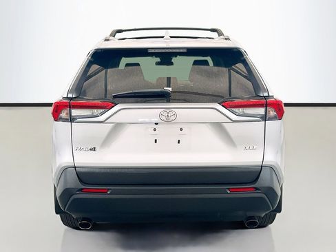 Used 2020 Toyota RAV4 XLE w/ Convenience Package FWD image 5