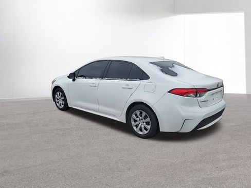 Used 2021 Toyota Corolla LE image 6