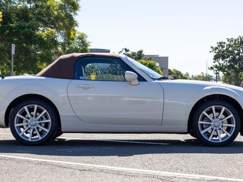 Used 2008 MAZDA MX-5 Miata Grand Touring w/ Premium Pkg image 3