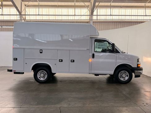 New 2025 Chevrolet Express 3500 w/ Power Convenience Package image 8