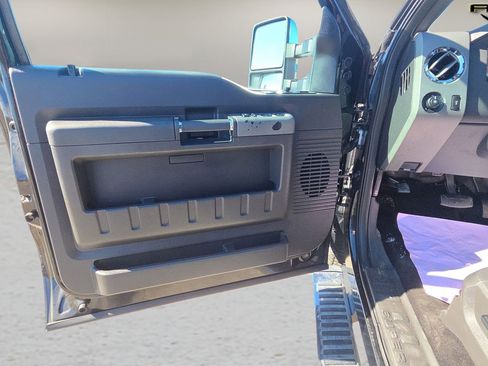 Used 2011 Ford F250 Lariat w/ Lariat Interior Pkg image 36