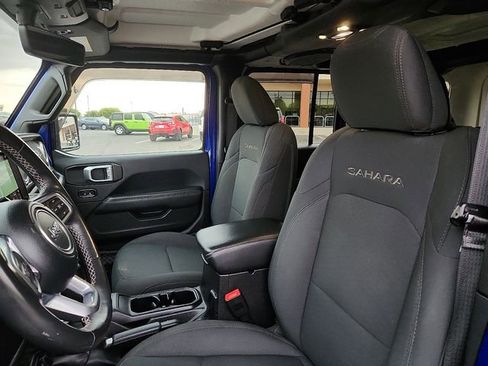 Used 2019 Jeep Wrangler Unlimited Sahara w/ Uconnect 4C Nav & Sound Group AWD/4WD image 13