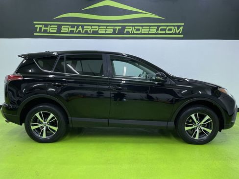 Used 2018 Toyota RAV4 XLE image 10