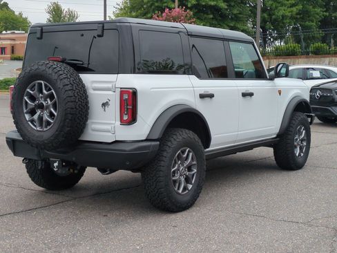 Used 2025 Ford Bronco Badlands AWD/4WD image 3