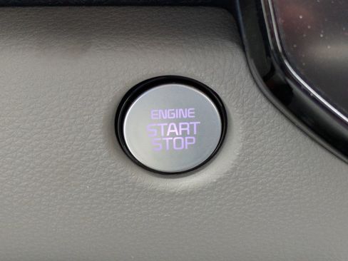 Used 2025 Kia Carnival SX Prestige image 32