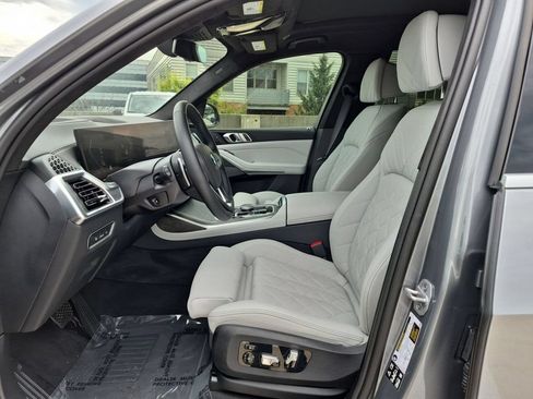 Used 2025 BMW X7 xDrive40i AWD/4WD image 9