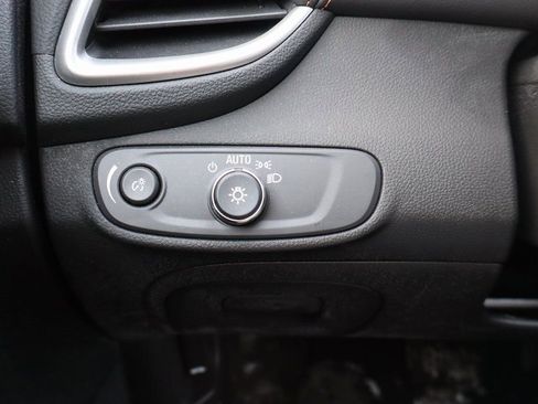 Used 2022 Chevrolet Trax LT w/ LT Convenience Package AWD/4WD image 14