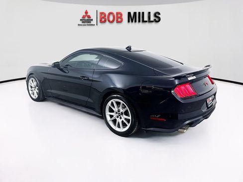 Used 2021 Ford Mustang GT w/ Black Accent Package RWD image 5