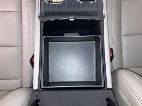 Used 2024 GMC Acadia Elevation image 11