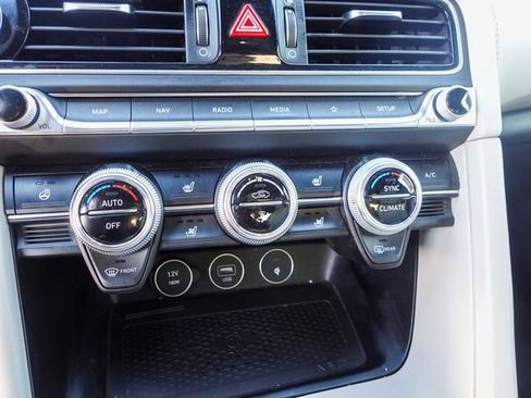 Used 2022 Genesis G70 3.3T image 19