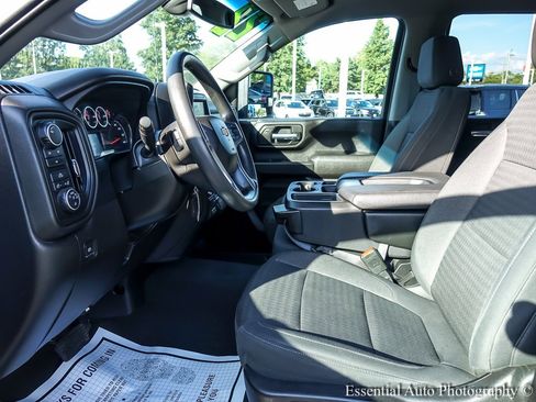 Used 2022 Chevrolet Silverado 2500 Custom w/ Custom Value Package image 13