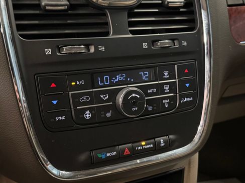Used 2015 Chrysler Town & Country Touring-L w/ Driver Convenience Group FWD image 15