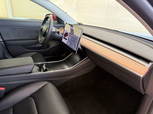 Used 2019 Tesla Model 3 Performance image 11