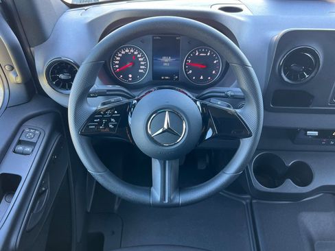Used 2025 Mercedes-Benz Sprinter 2500 image 15