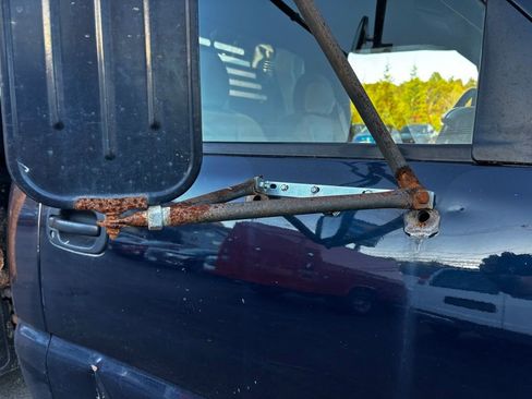 Used 2007 GMC Sierra 3500 SL w/ Heavy-Duty Power Package image 26