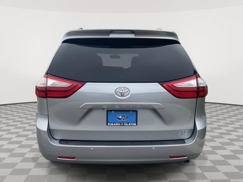 Used 2015 Toyota Sienna XLE Premium image 6