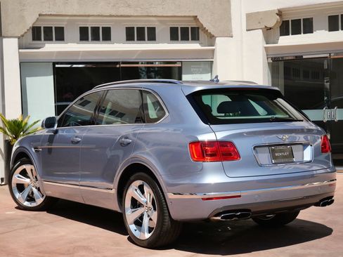 Used 2019 Bentley Bentayga AWD/4WD image 3