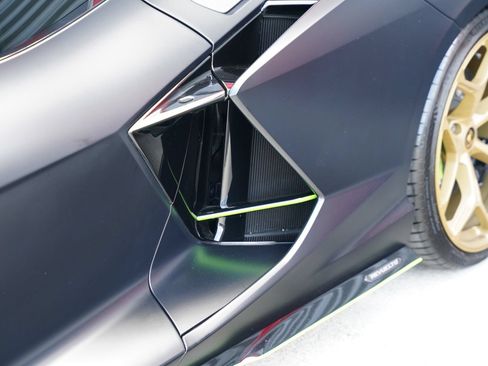 Used 2024 Lamborghini Revuelto AWD/4WD image 21