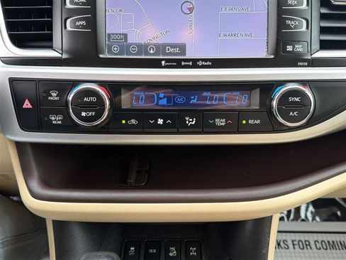 Used 2016 Toyota Highlander XLE AWD/4WD image 29