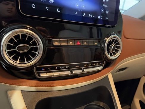 Used 2020 Mercedes-Benz Metris Passenger image 18