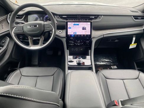 New 2025 Jeep Grand Cherokee L Limited w/ Luxury Tech Group II AWD/4WD image 37