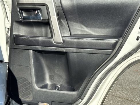 Used 2016 Toyota 4Runner SR5 image 16