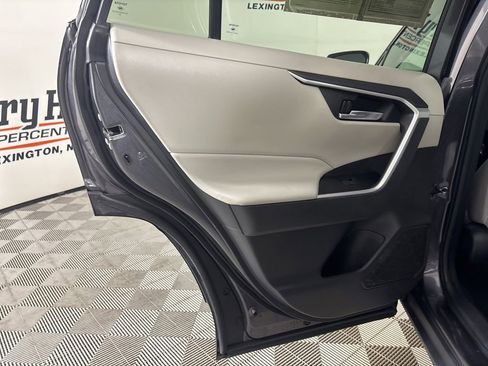 Used 2022 Toyota RAV4 XLE FWD image 18