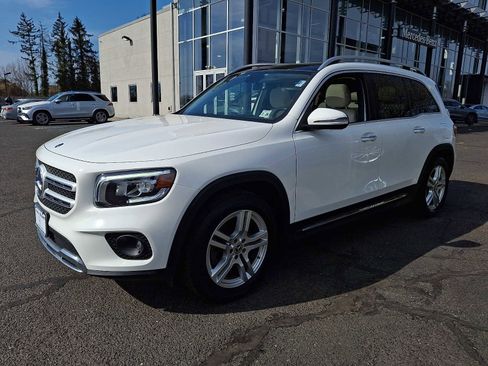 Used 2021 Mercedes-Benz GLB 250 4MATIC image 3