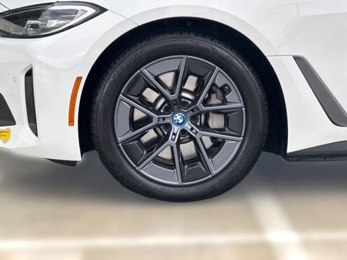 Used 2022 BMW i4 eDrive40 w/ Premium Package image 11