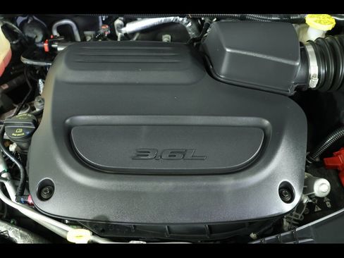 Used 2022 Chrysler Pacifica Touring-L image 21