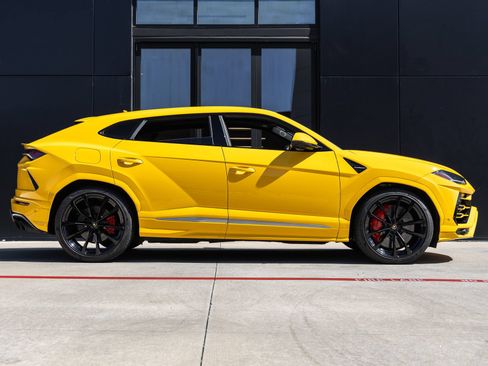 Used 2021 Lamborghini Urus AWD/4WD image 10