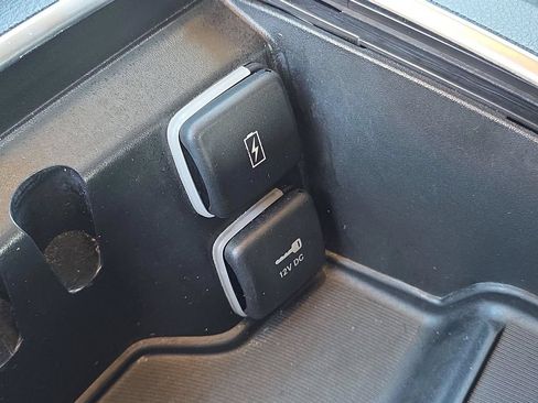 Used 2024 Chrysler Pacifica Limited FWD image 31