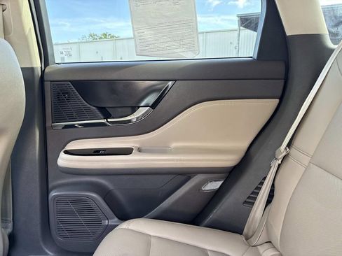 Used 2020 Lincoln Corsair AWD w/ Premium Package image 15