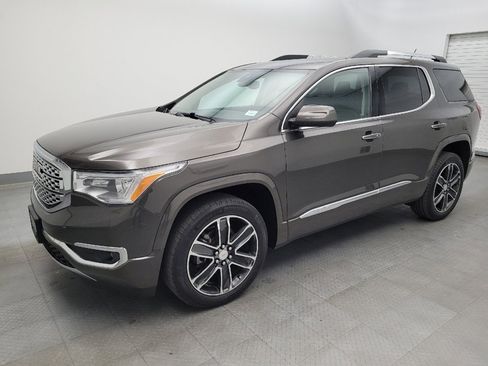 Used 2019 GMC Acadia Denali image 2