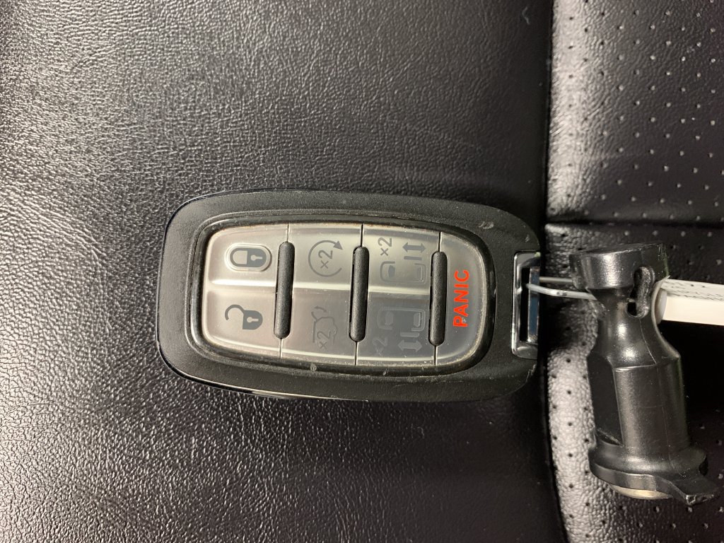 Used 2026 Chrysler Pacifica Select FWD image 32