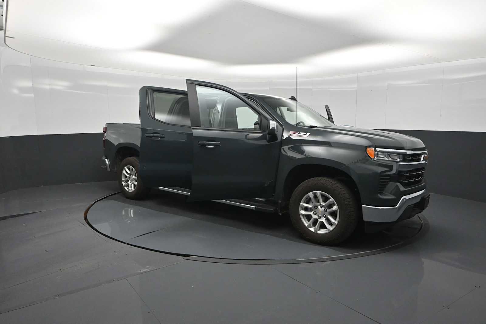 Used 2025 Chevrolet Silverado 1500 LT w/ Z71 Off-Road Package AWD/4WD image 40