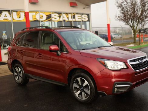 Used 2017 Subaru Forester 2.5i Limited image 3