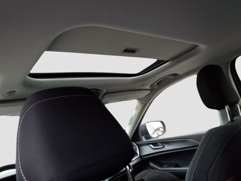 Used 2023 Jeep Grand Cherokee Laredo image 16