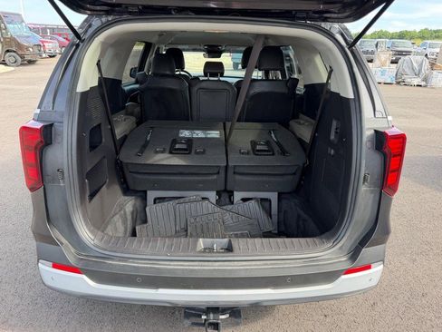 Used 2025 Kia Carnival FWD image 9
