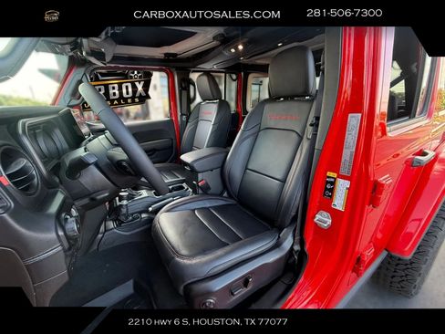 Used 2025 Jeep Wrangler Unlimited Rubicon AWD/4WD image 17