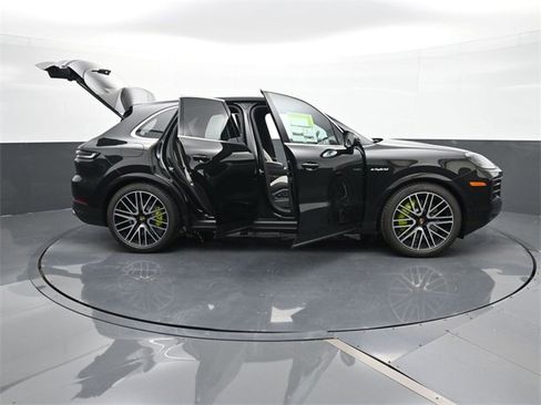 New 2026 Porsche Cayenne E-Hybrid image 35