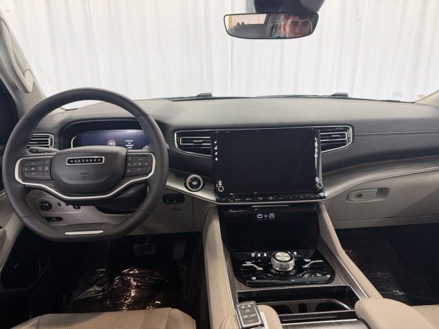 Used 2024 Jeep Wagoneer Series III w/ Premium Group I AWD/4WD image 4