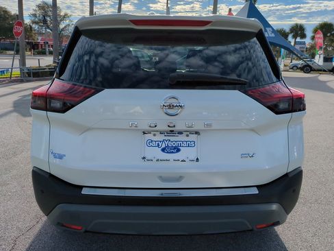 Used 2021 Nissan Rogue SV image 5