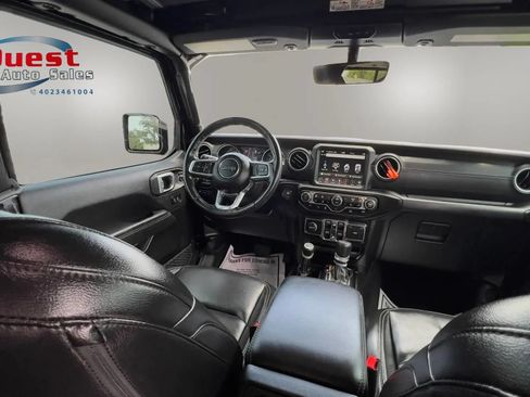 Used 2022 Jeep Wrangler Unlimited Sahara w/ Cold Weather Group AWD/4WD image 23