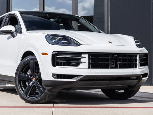 Used 2025 Porsche Cayenne Coupe image 9