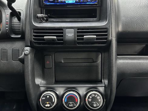 Used 2005 Honda CR-V LX image 24