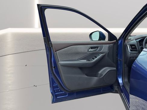 Used 2023 Nissan Rogue SV image 11