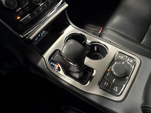 Used 2020 Jeep Grand Cherokee Overland AWD/4WD image 26